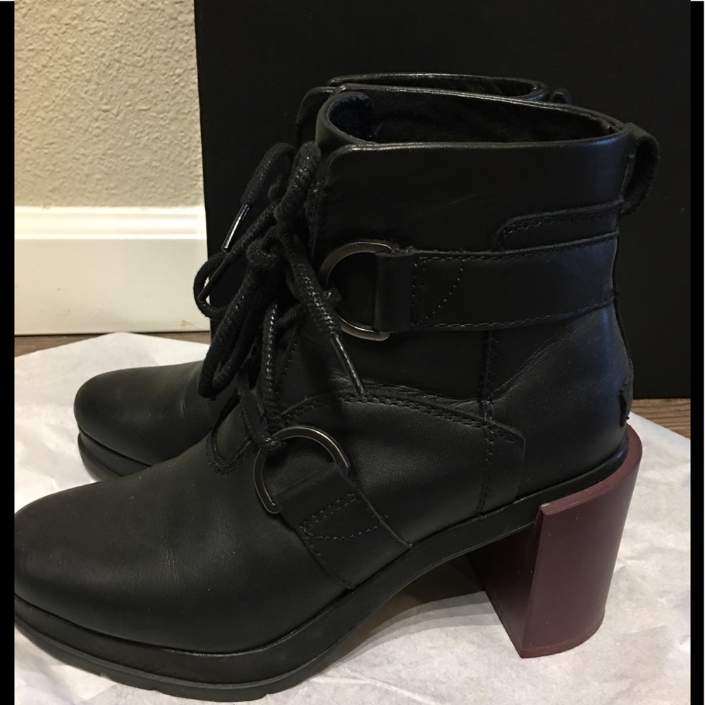 Sorel Lace up boots Waterproof leather Black 6.5